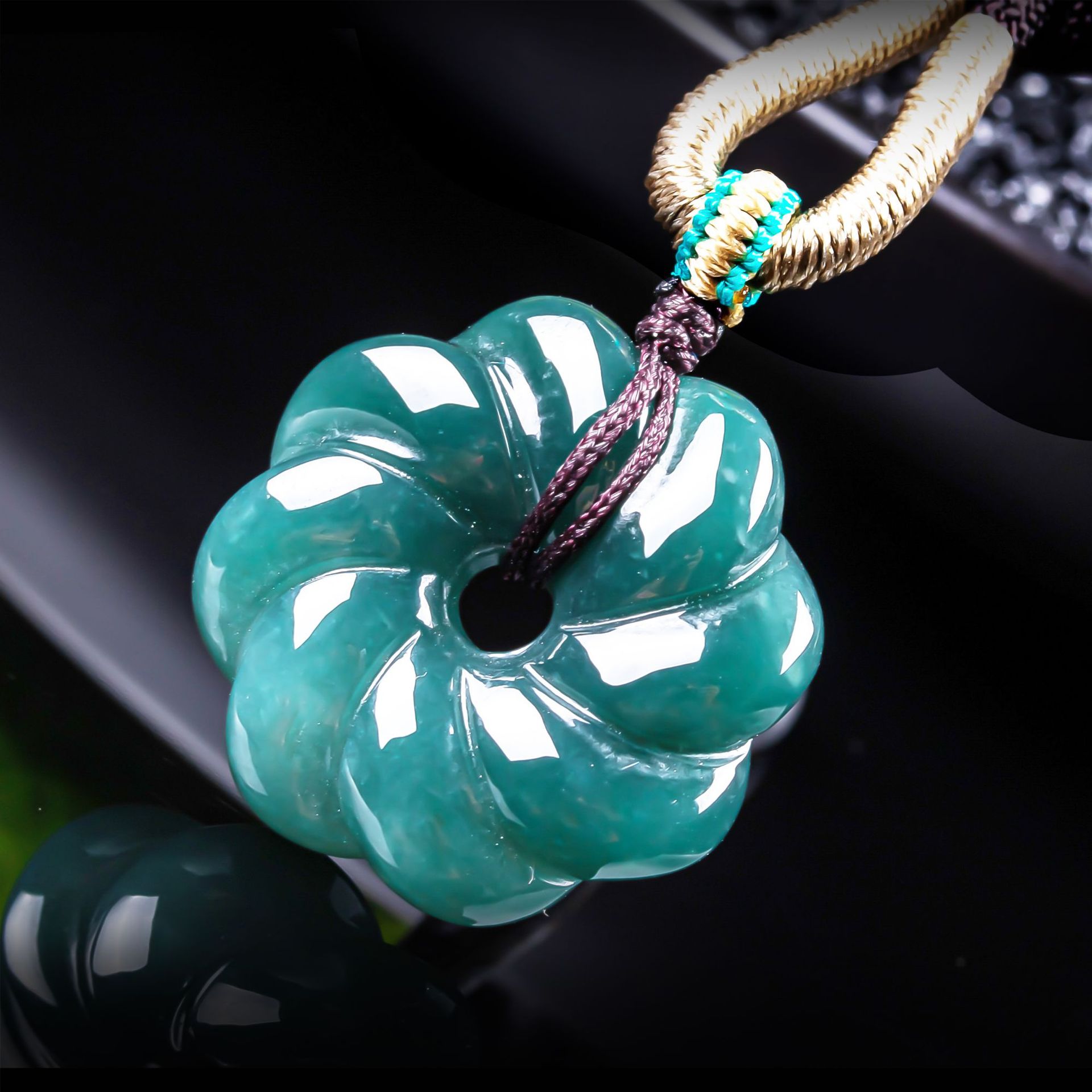 Naturalny naszyjnik z jadeitu  – Trend Women Fashion recenzja i cena