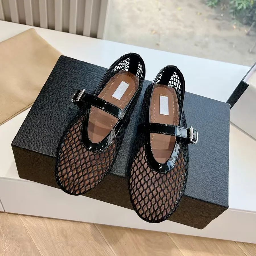Markowe buty damskie typu Mary – Belted Shirt Dress recenzja i cena